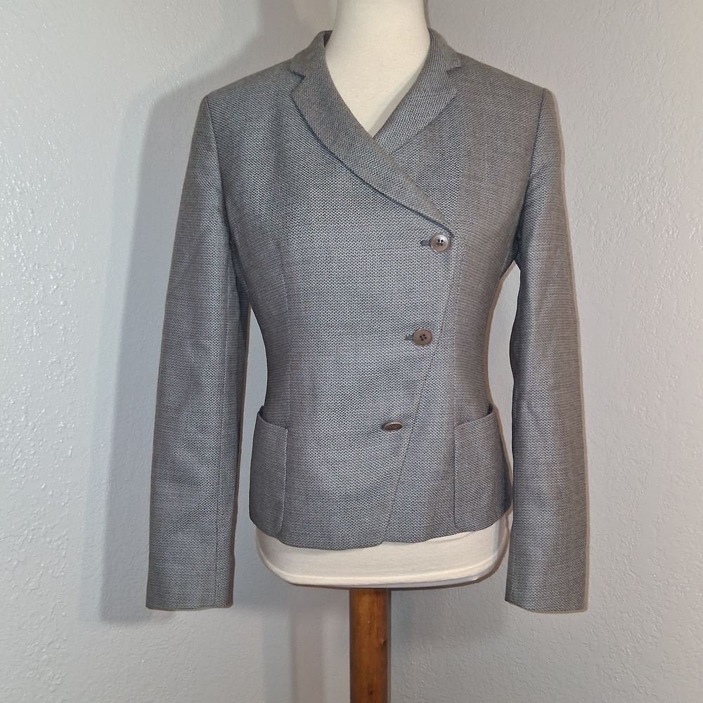 Giorgio Armani Women's Classic Gray Blazer Size 6
